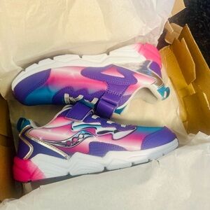 NIB Saucony girls sneaker